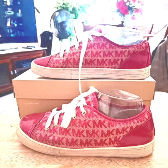 Michael Kors Pink Signature Patent Captoe Sneakers Women's Size 5 - Picture 4 of 4